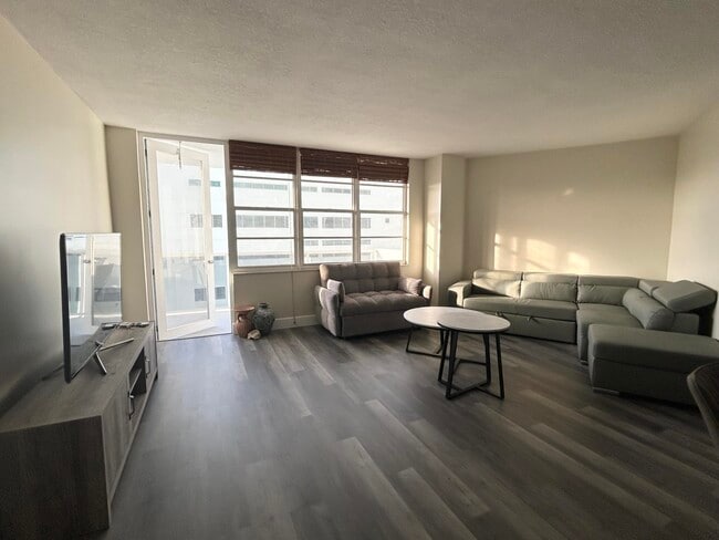 Building Photo - 3725 S Ocean Dr