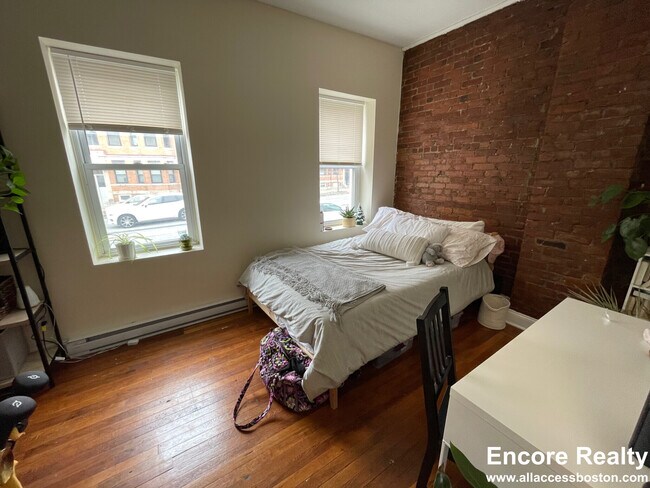 Foto del edificio - 892 Huntington Ave