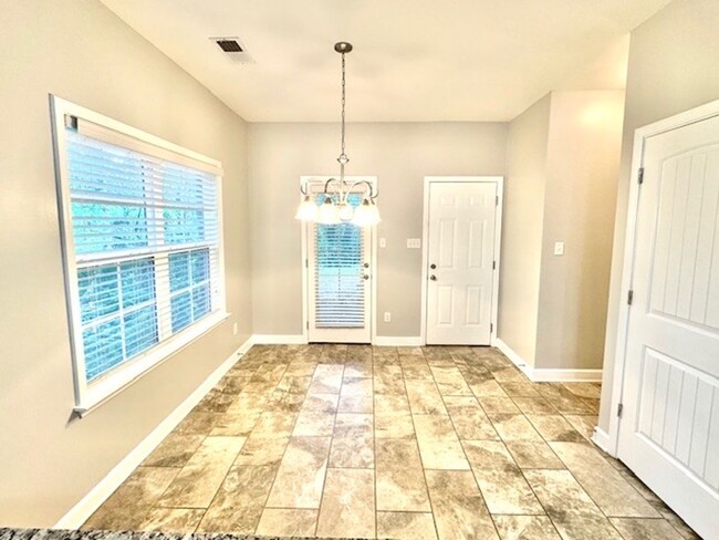 Building Photo - GlenLaurelWay7518