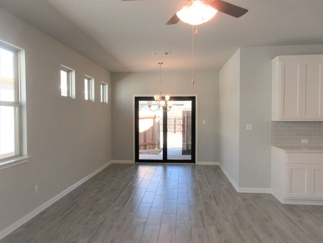 Building Photo - 3-Bedroom/2-bath in Crystal Springs - Leander ISD