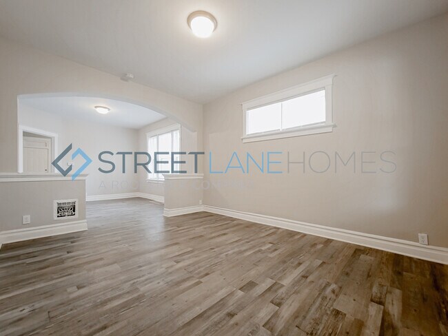 Building Photo - Charming 2 Bedroom in St. Louis!