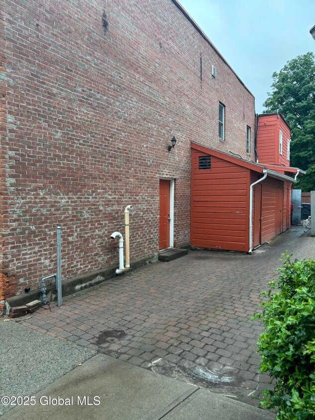Primary Photo - 60 Court St