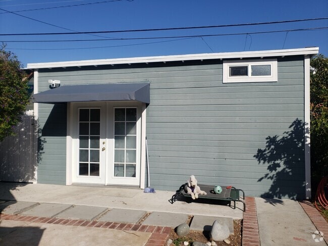 Building Photo - 5325 W 120th St
