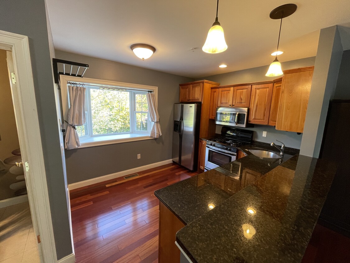 Kitchen - 1039 Islington St
