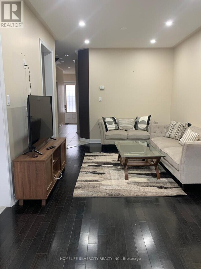 Building Photo - 5 Almond St