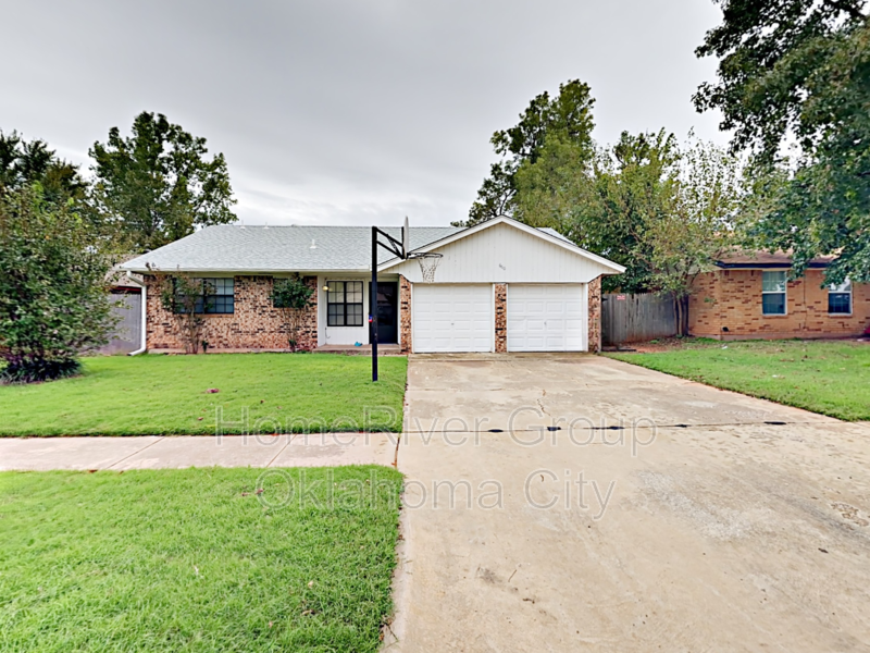 Primary Photo - 660 W Forster Dr