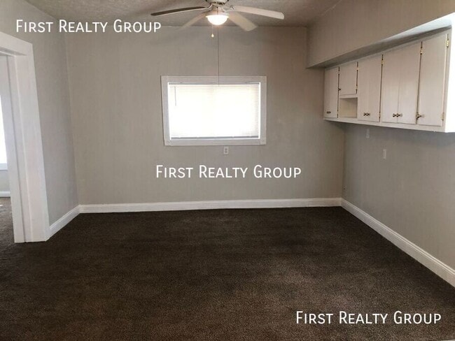 Building Photo - 140 E Market St