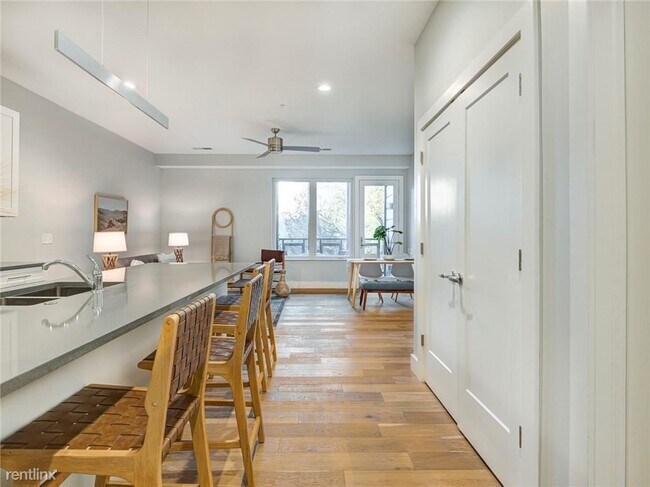 Building Photo - 1 br, 1 bath Condo - 319 E 16th St Unit 308