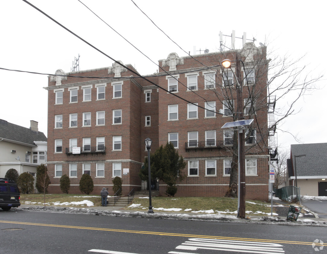 Building Photo - 1011 E Jersey St