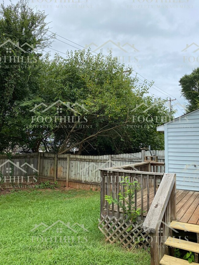 Building Photo - 2 bedroom Townhouse in Lexington Place