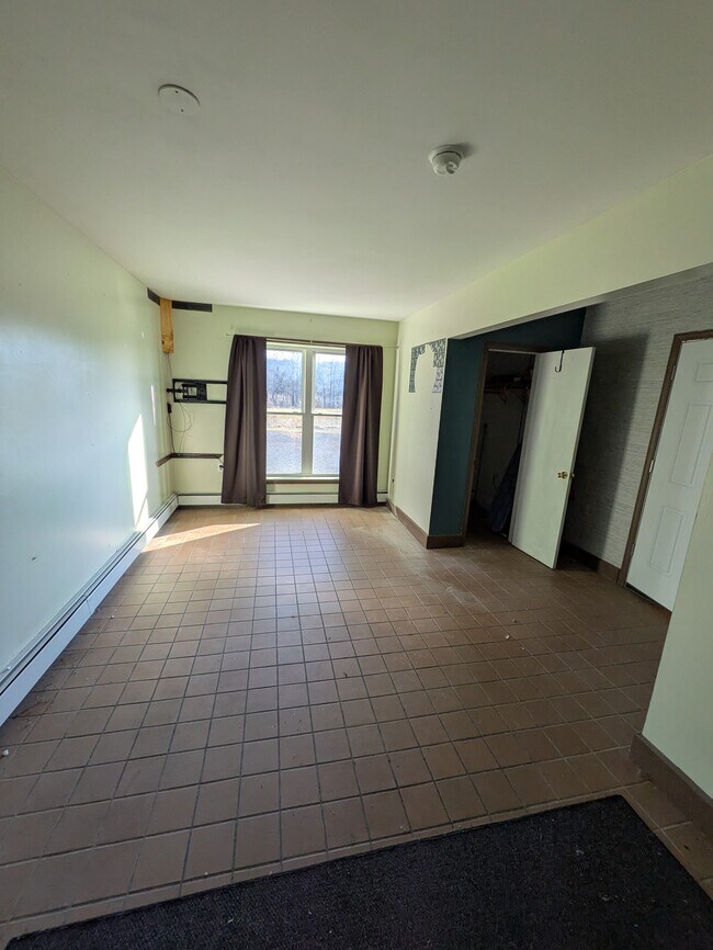 Foto del edificio - 597 E Enfield Center Rd