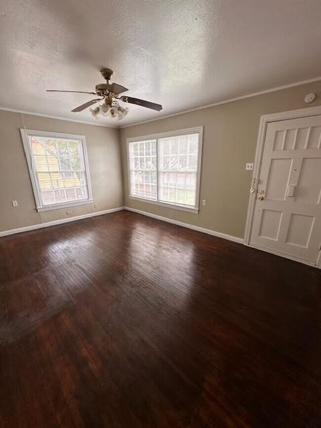 Building Photo - 3141 Reuter Ave