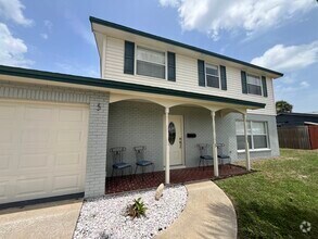 Building Photo - 5 Wisteria Dr