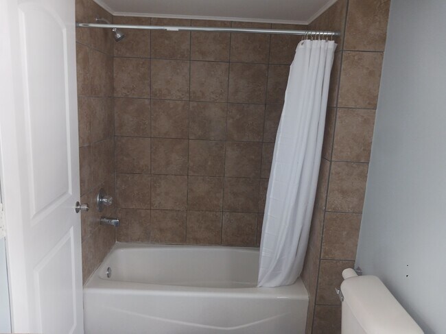 Main Bath - 109 S East St