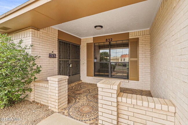 Foto del edificio - 832 Tepic Dr