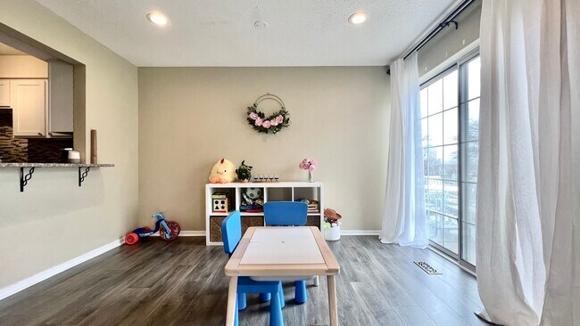 Building Photo - 749 W Happfield Dr