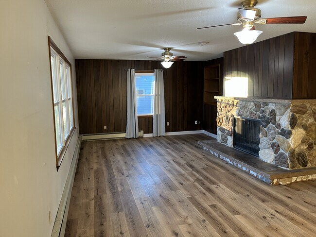 Foto del edificio - 120 Railroad St