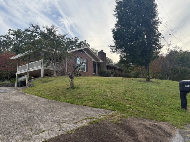 Building Photo - 212 White Oak St