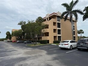 Building Photo - 6215 Coral Lake Dr