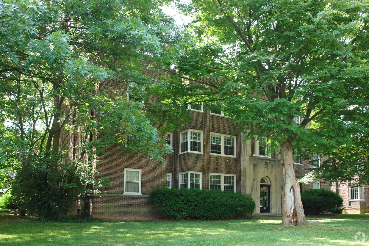 Primary Photo - 100-102 S Hanover St