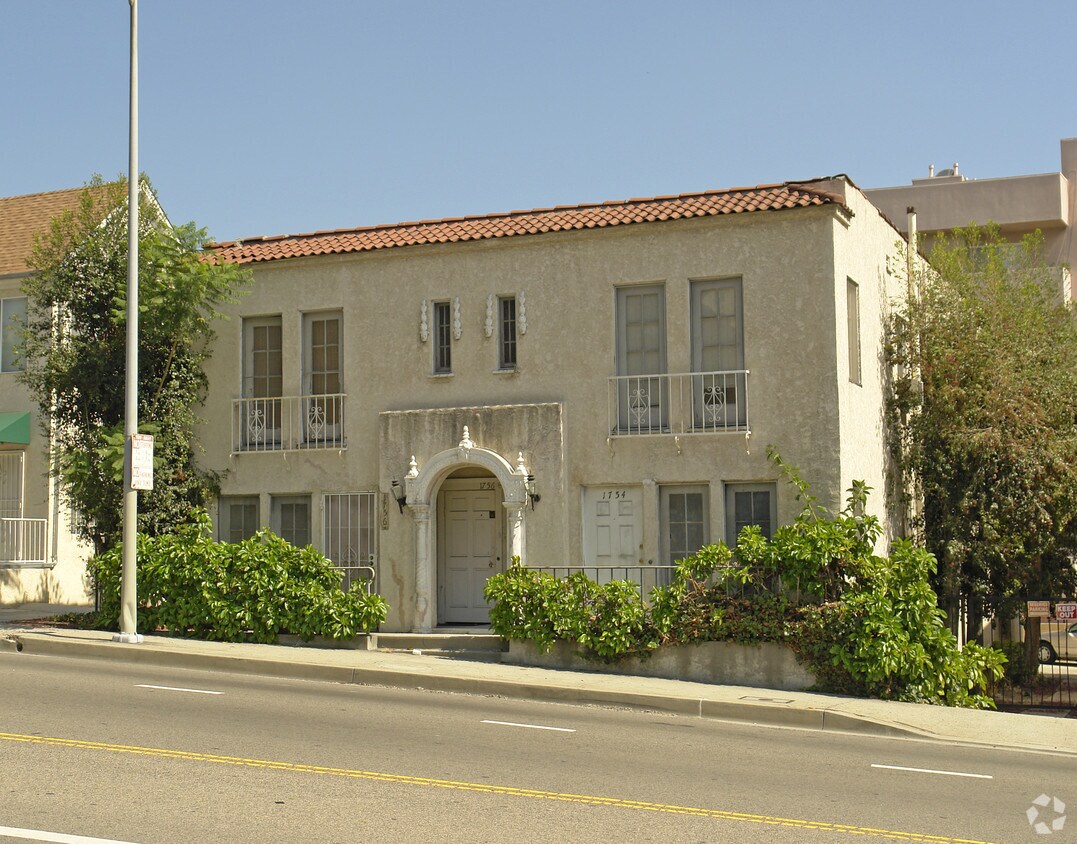Building Photo - 1754 N La Brea Ave