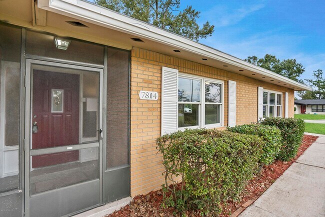 Foto del edificio - Large 4-bedroom home in San Jose neighborhood