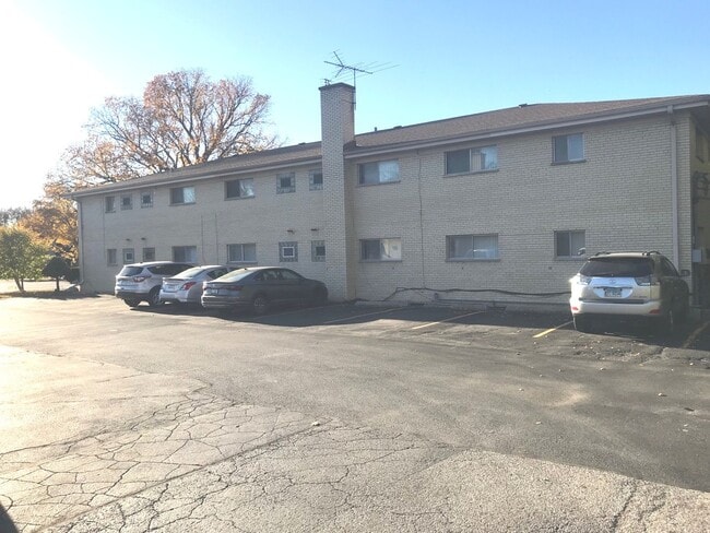 Building Photo - 725 Busse Hwy