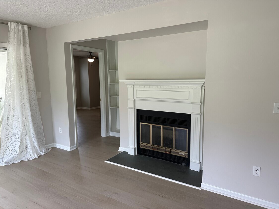 Foto principal - 201 Oakwood Ct