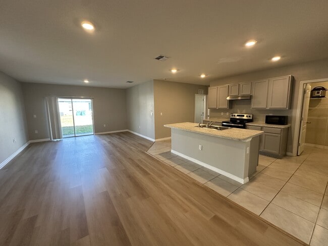 Foto del edificio - 1448 Berry Ln