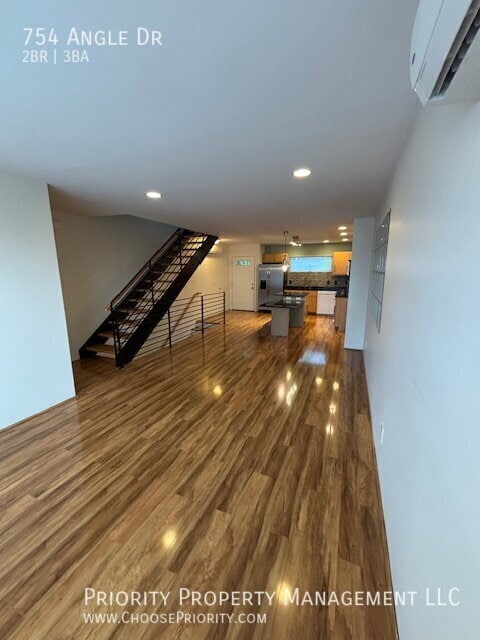 Building Photo - 754 Angle Dr