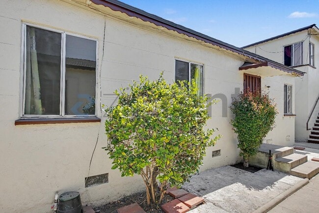 Building Photo - 7027 Holmes Ave