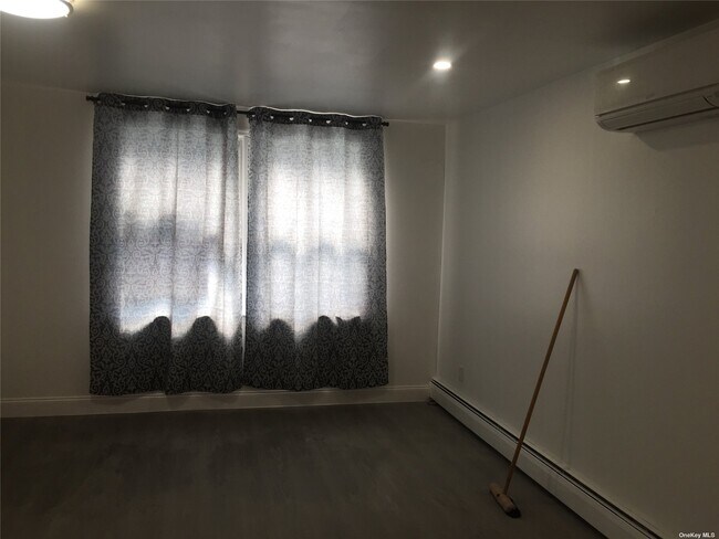 Foto del edificio - 144-51-144-25 25th Rd
