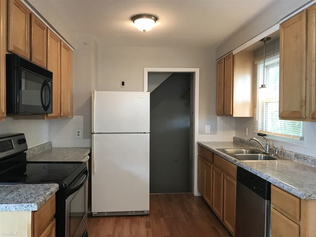 Foto del edificio - 3 br, 1 bath House - 415 W Maple Rd