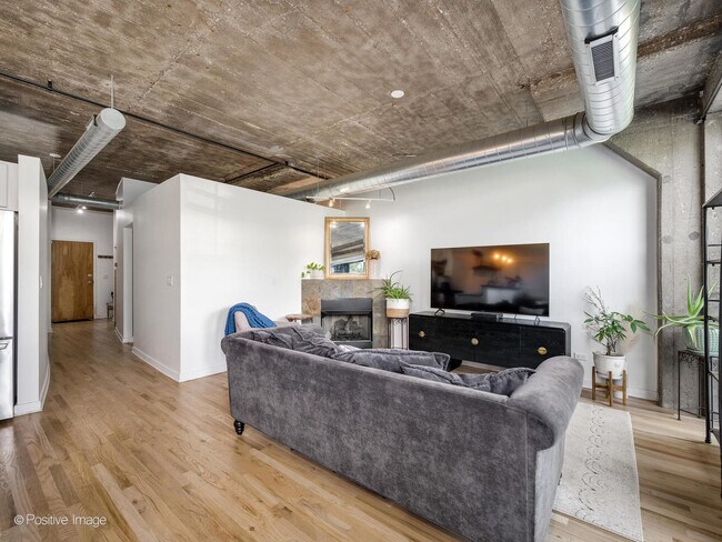 Foto del edificio - 1071 W 15th St