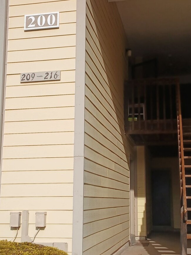 Building Photo - 215 Stockton Ct