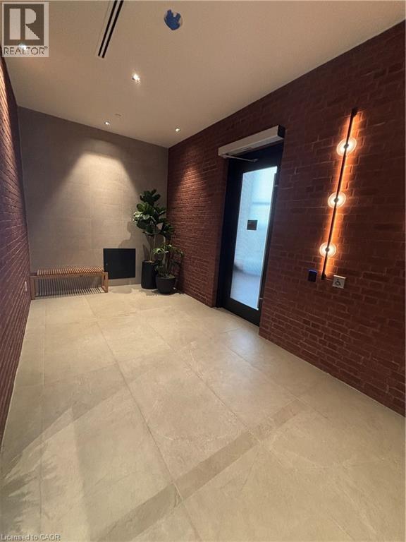 Photo du bâtiment - 3200 William Coltson Ave