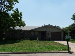Building Photo - 515 SW 69th St