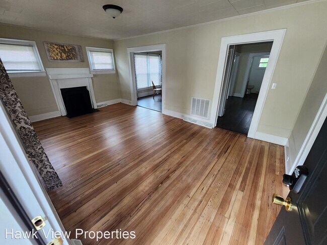 Building Photo - 3 br, 1 bath House - 959 s Cox st
