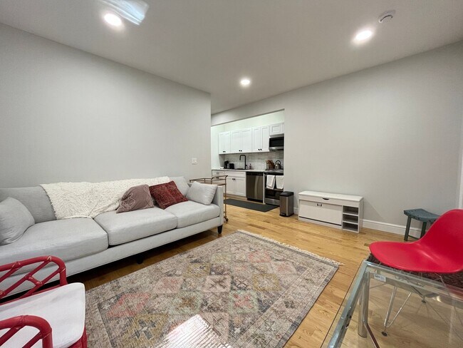 Building Photo - FG Rooms &amp; Short Term Rentals