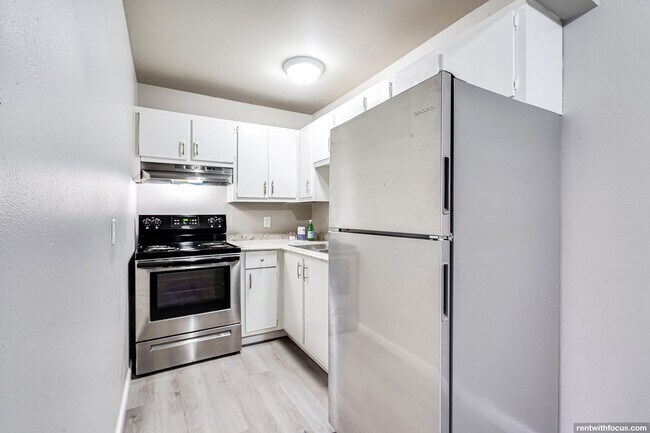 Foto del interior - 671 S. Western Ave.
