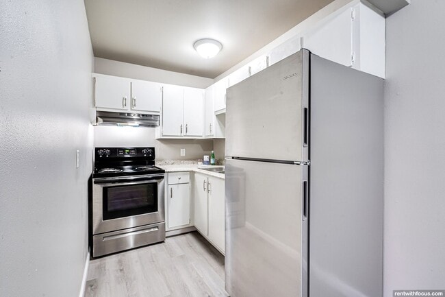 Interior Photo - 671 S. Western Ave.