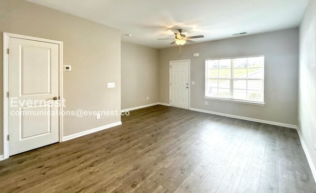 Building Photo - 213 Tara Ct