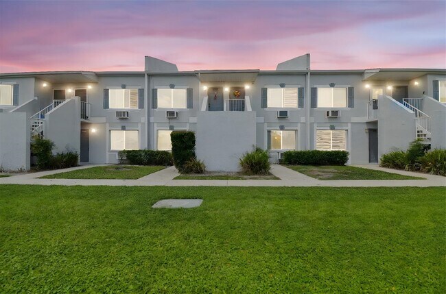 Foto del edificio - 4127 Dolphin Dr