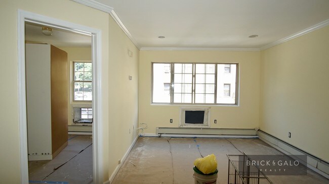 Building Photo - 600 Thwaites Pl