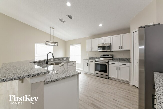 Building Photo - 1000 Lake Charles Dr