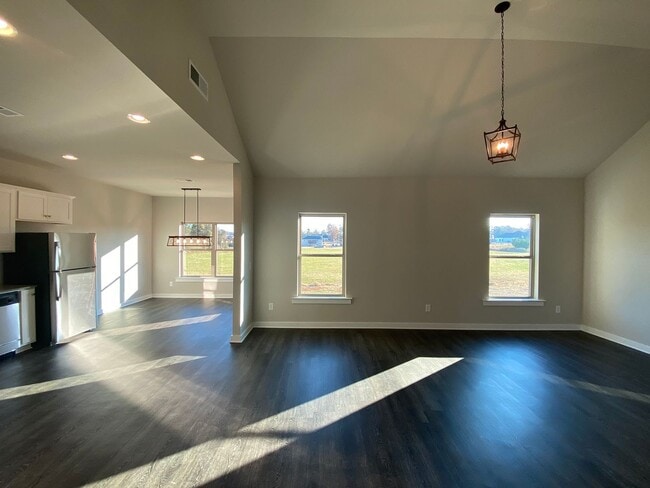 Building Photo - Home for Rent in Weaver AL...Sign a 13 mon...