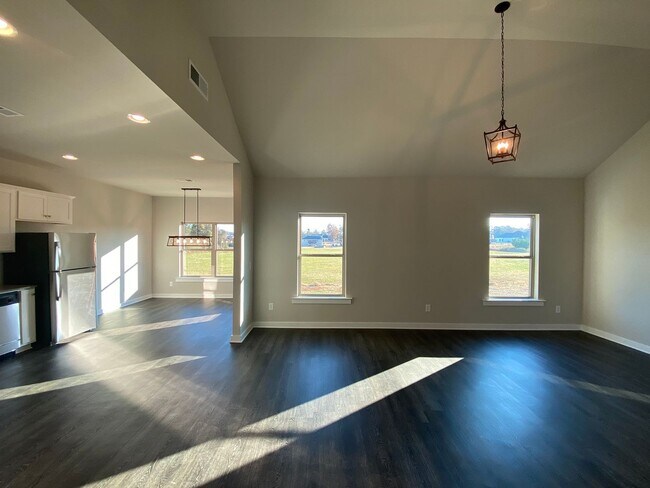 Foto del edificio - Home for Rent in Weaver AL...Sign a 13 mon...