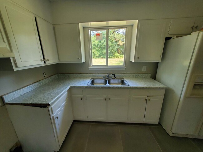 Building Photo - 906 Walker Court ~ Pine Ridge