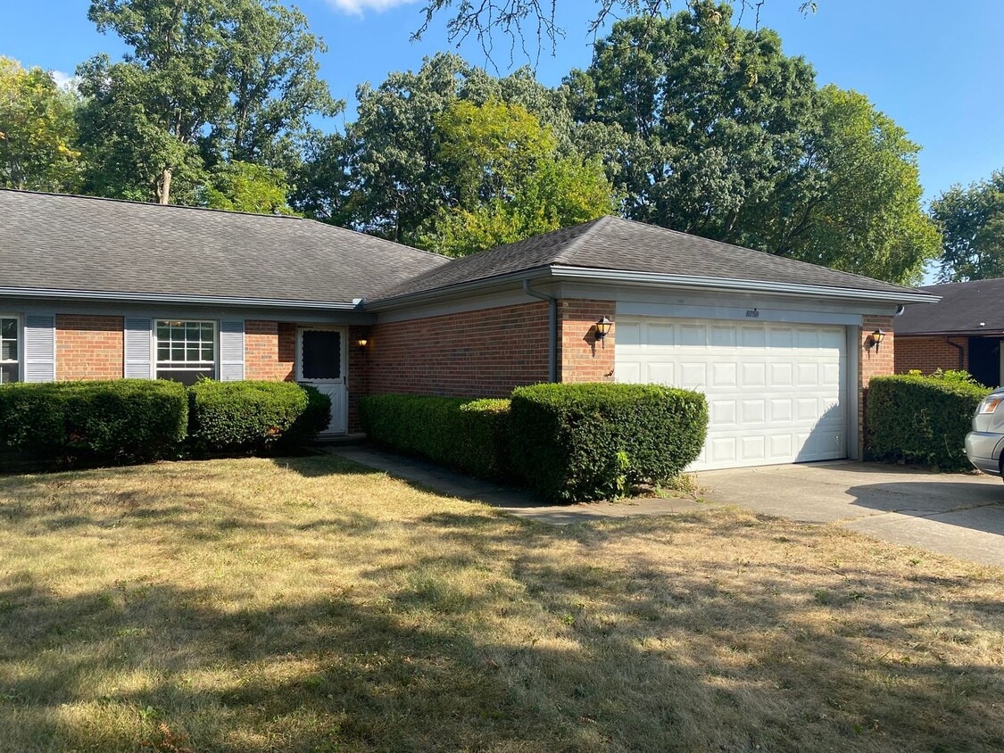Primary Photo - Spacious 2 Bedroom, 2 Bath Single-Story Home