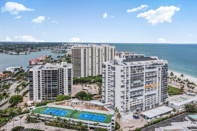 Foto del edificio - Rare 18th-Floor 3 bed, 3 bath Beachfront C...